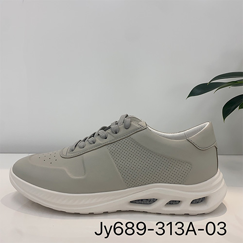  Fashionable casual shoes